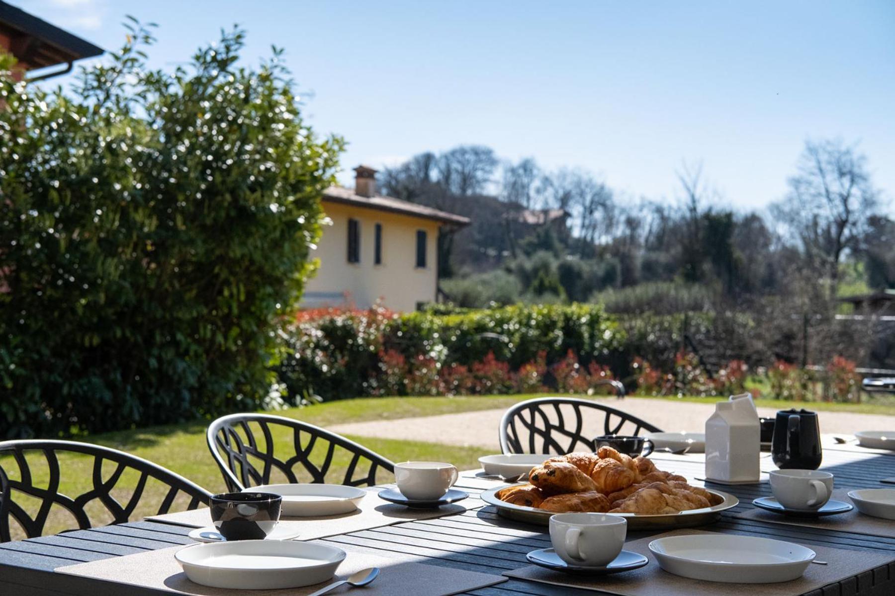 Luxury Villas Gardenia With Private Pool Padenghe sul Garda Exterior photo