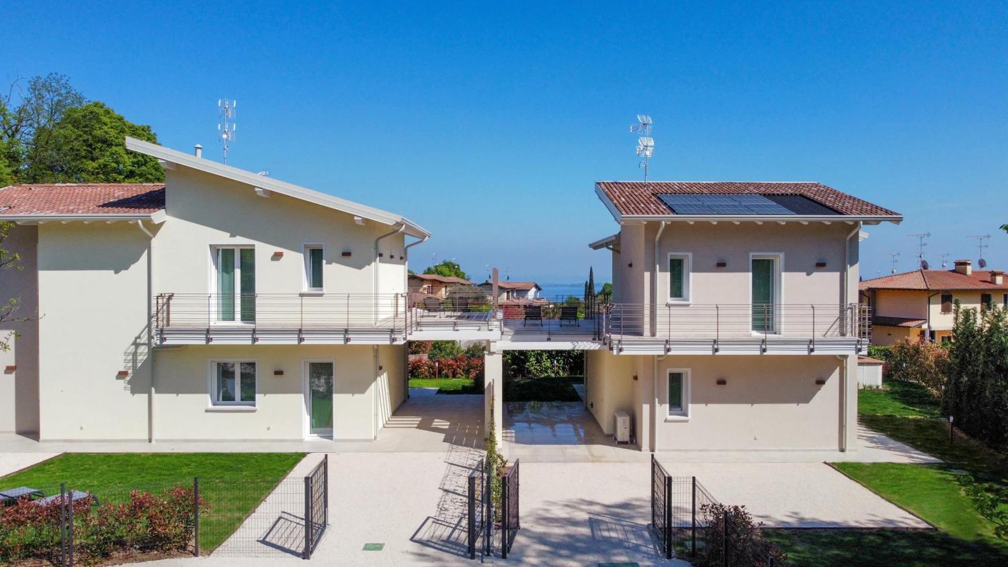 Luxury Villas Gardenia With Private Pool Padenghe sul Garda Exterior photo