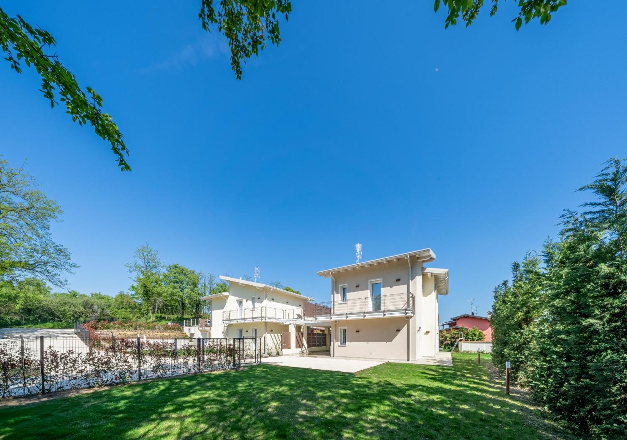 Luxury Villas Gardenia With Private Pool Padenghe sul Garda Exterior photo
