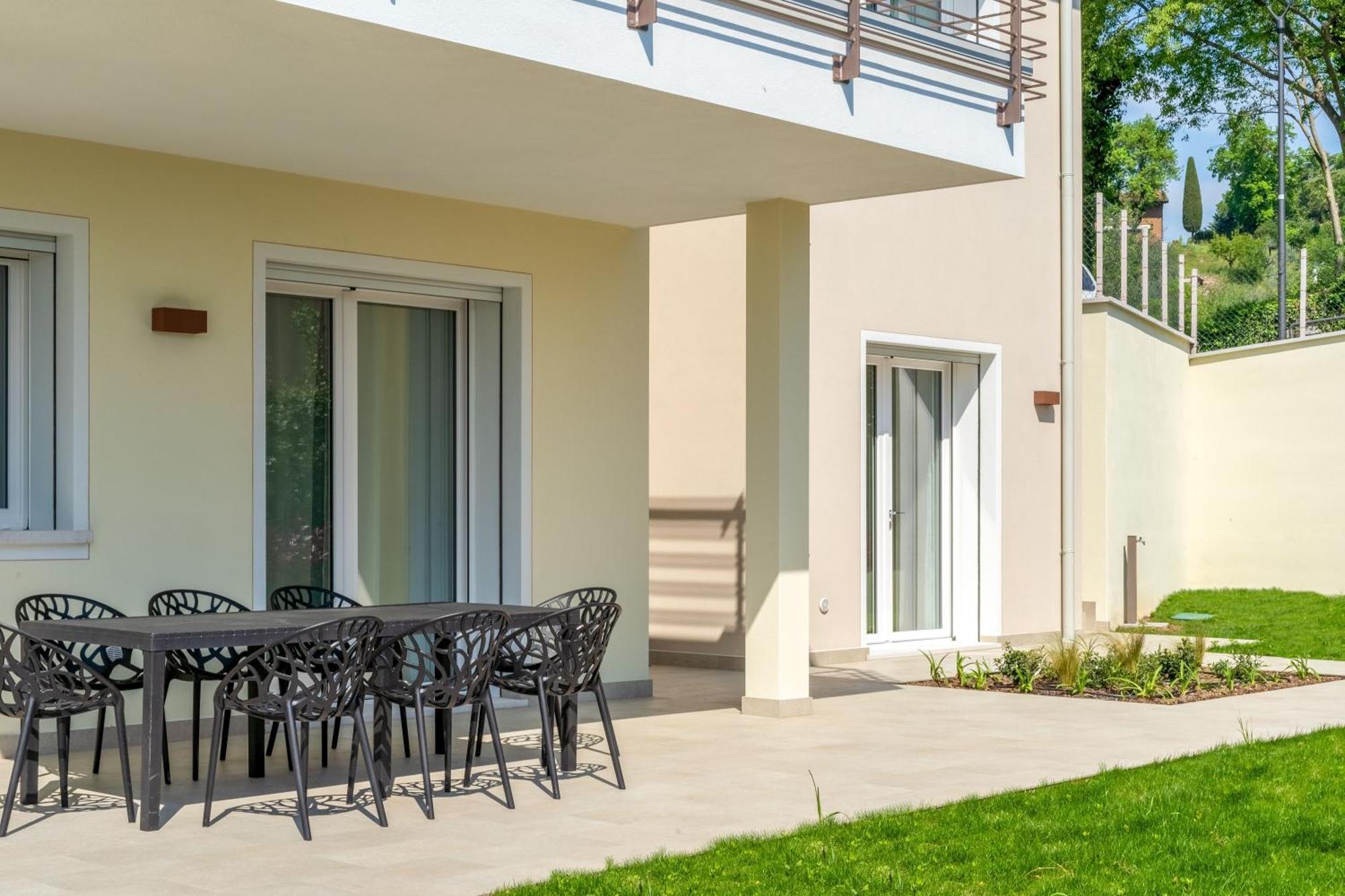 Luxury Villas Gardenia With Private Pool Padenghe sul Garda Exterior photo