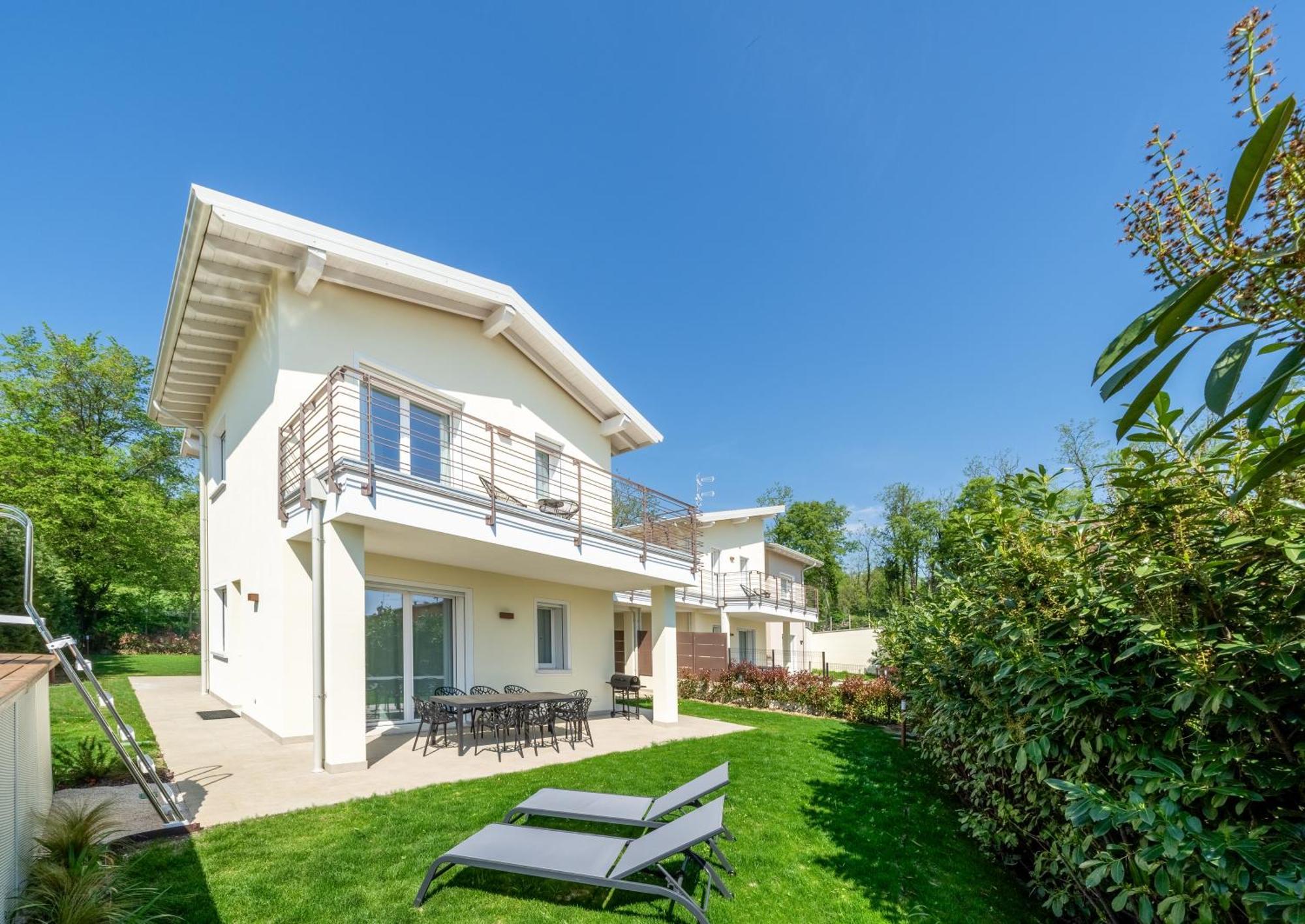 Luxury Villas Gardenia With Private Pool Padenghe sul Garda Exterior photo