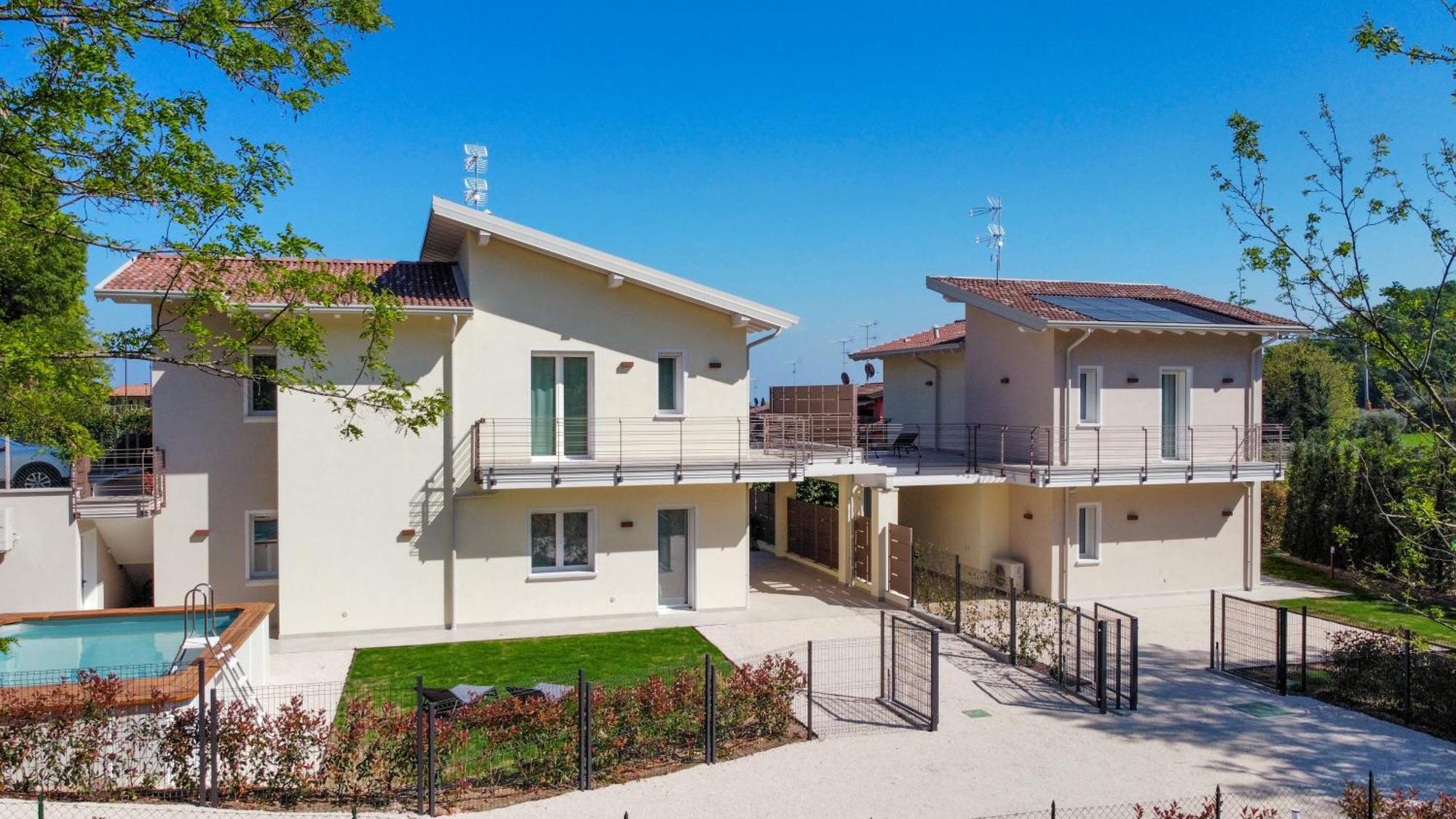 Luxury Villas Gardenia With Private Pool Padenghe sul Garda Exterior photo